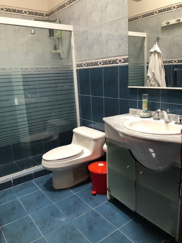 En Venta Bella Casa 563m²t Y 440m² C-5h+4b+1hs+1bs+piscina- T. Club Hipico