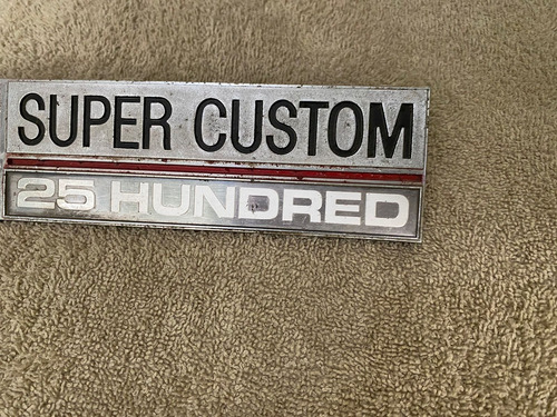 Emblema Gmc Super Custom 25 Hundred Mod 70´s Original (Usado)