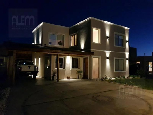 Imagen 2 de 2 de Casa En Venta En Canning