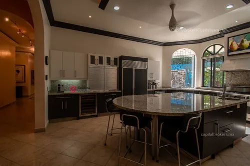 Casa De Lujo En Venta En Ajijic Con Alberca Y Terraza Con Vista A La Laguna