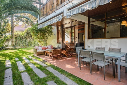 Casa Con Amplios Espacios Y Excelente Iluminación