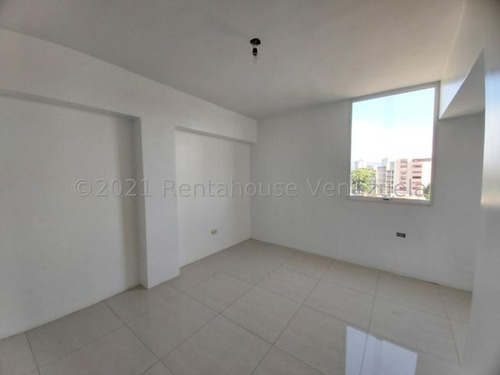 Imagen 19 de 30 de Apartamentos En Venta En Triangulo Del Este Barquisimeto Lara -- 23-18395 Vip-