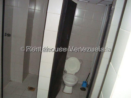 Alquiler De Amplio Galpón / Deposito Con Oficinas Y Ubicación Estratégica Al Lado Del Centro Comercial Sambil. Mls #26-334 Mv