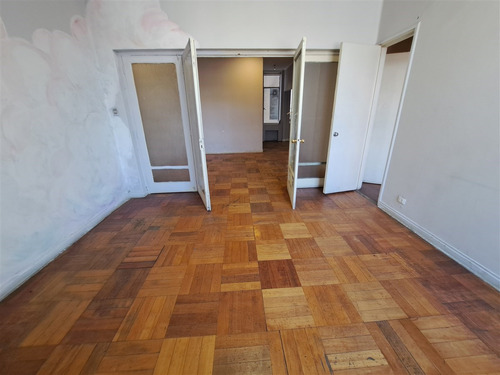Departamento En Venta De 4 Dorm. En Paseo Bulnes, Santiago
