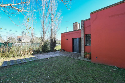 Imagen 2 de 23 de Casa De 2 Dormitorios En Venta Con Piscina, Calefacción Por Radiadores Hostal Del Sol