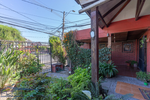 Excelente Casa 3 D 1 B Con Local Comercial Y Estacionamiento