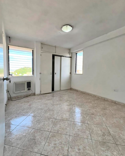 Venta Apartamento 90 Mts. Urb. Los Caobos Maracay Aragua