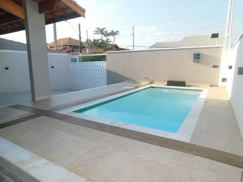 Casa Nova, Lado Praia, Com Piscina À Venda Em Peruíbe.