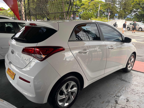 Hyundai HB20 1.6 Comfort Plus Flex 5p