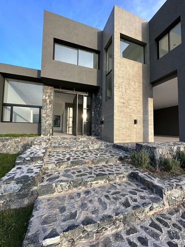 Se Vende Exclusiva Casa En Estancia El Terrón Con Vistas!