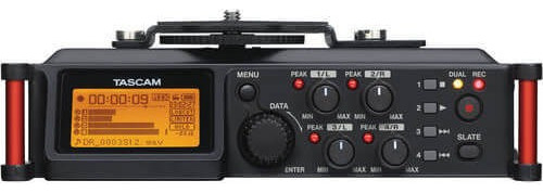 Grabadora digital multipista Tascam DR-70d con micrófono integrado, color negro, voltaje 110 V/220 V