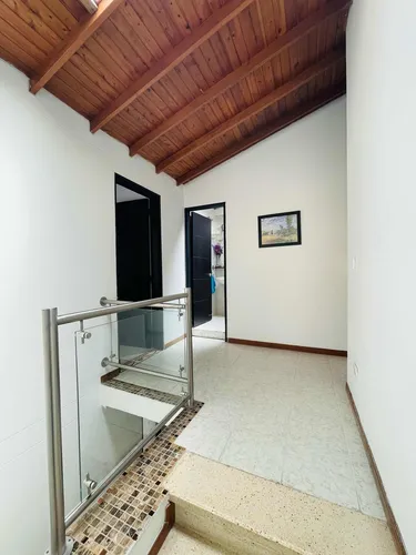 Vendo Casa Unifamiliar En Envigado, Doble Parqueadero.