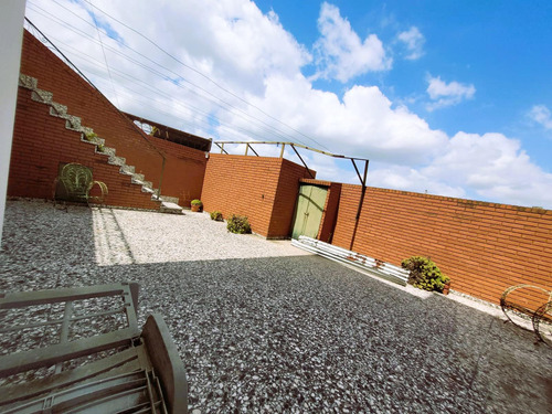 Venta Casa Planta Alta 4 Ambientes- Sarandi