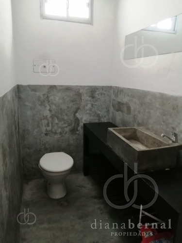 Local Comercial En El Centro De Malodonado, Ideal Para Depósito, Restaurante O Colegio.- Ref: 53895