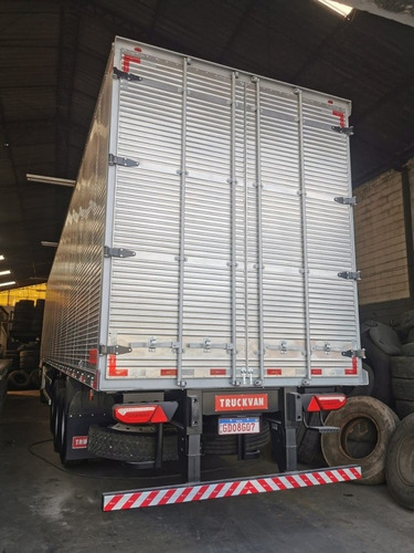 Imagem 10 de 13 de Carreta Baú 30 Pallets