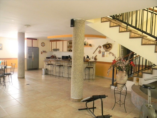 Imagen 25 de 30 de Vendo Bella Casa, 441 M2, 4h +2s, 5b +2s , 4p. Urbanización El Marques