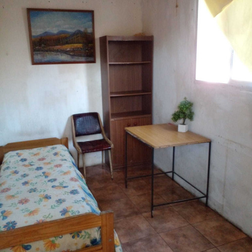Imagen 7 de 9 de Habitación 3x3 Luminosa Para Hombre Solo Servicio Incluidos.