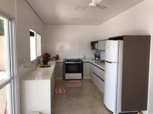 Imagem 7 de 14 de Casa Com Piscina Em Condomínio De Frente Pro Mar Em Itanhaém