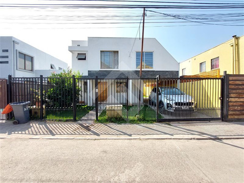 Casa En Venta De 3 Dorm. En Maipú