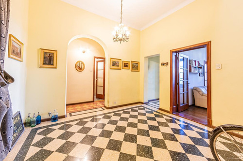 Imagen 6 de 27 de Casa De 4 Dormitorios En Venta Jardín Parrillero Terraza Barrio Abasto Centro
