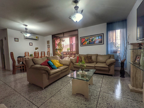 Apartamento En Av. Bolivar Ata-1476 Vende Zenaida Quintero