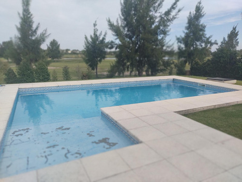 Venta Casa En San Isidro Labrador Al Golf 4 Dormitorios Con Pileta, Parrilla Y Amplio Jardín