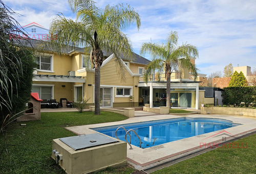 Venta De Casa En Campos De Alvarez Con 4 Habitaciones