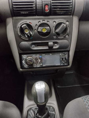 Imagem 10 de 15 de Chevrolet Classic Ls 2013