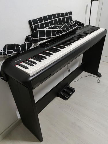 Piano Digital Pearl River P200  Con Mueble Y Pedalera Nuevo 