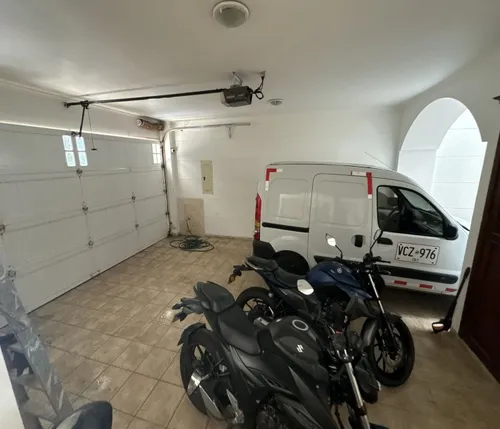 Imponente Casa Revestida En Marmol En El Ingenio
