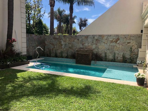 Imagen 3 de 16 de Imponente Casa En Venta 4 Amb Castelar Norte Residencial