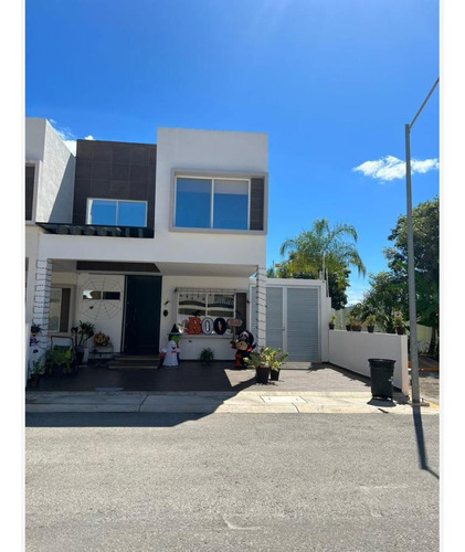 Casa En Venta En Jardines Del Sur 4