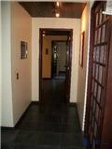 Casa De Alto Padrão No Rio Vermelho Com Área Total 1.600 M² - Vcr0135