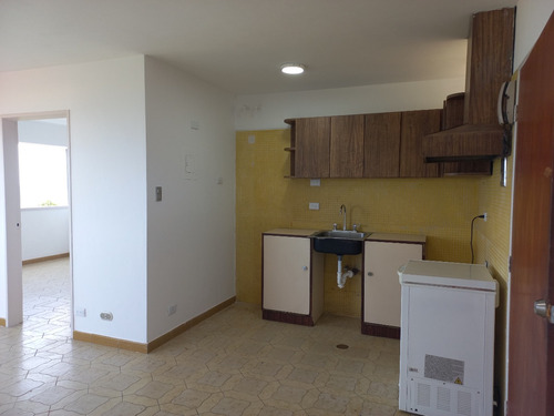 Apartamento En Macuto | 46m2. Ref.25m Negociable | Ave. La Playa | Vende Propietrario
