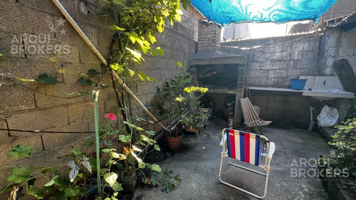 Casa De Tres Dormitorios En Venta En Piedras Blancas,2 Baños Con Cochera