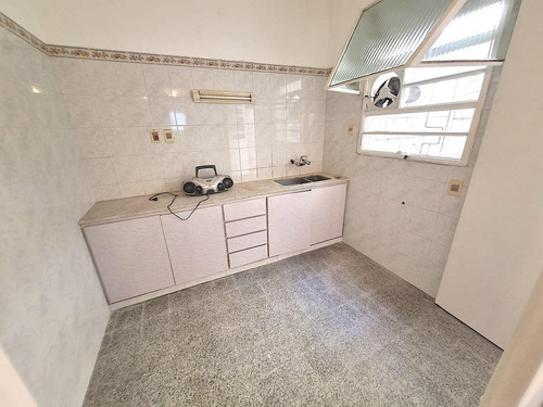 Casa En Venta 4 Dormitorios Padron Unico Garage La Comercial