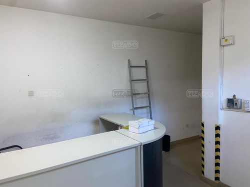 Edificio En Block En Balvanera, Capital Federal. Impecable. Habilitado Para Venta Mayorista Y Droguería. Ideal Sistema De Salud Y Alimentación