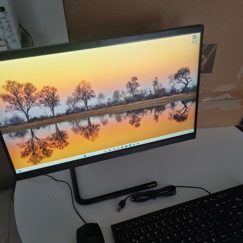 Lenovo Aio 1tb 256ssd 12gb Ram Ic3 Decima Generacion Negro (Usado)