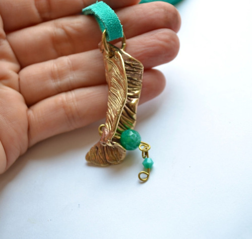 Imagen 5 de 5 de Collar Hoja De Bronce, Piedras Agatas Verdes Y Cuero, Cod1