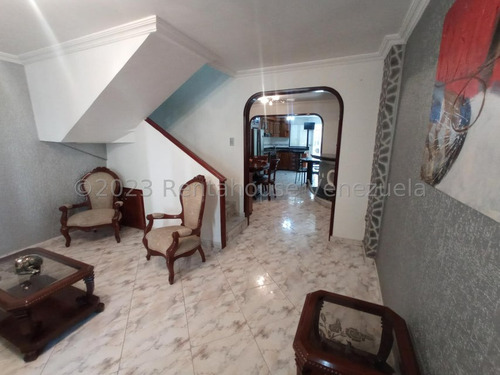 Hermoso Townhouse Amoblado En El Mejor Conjunto Residencial De Parque Valencia, Cocina Equpada Y Con Tope De Granito, Doble Entrada Con Porton Y Cerco Electrico, Camaras De Seguridad