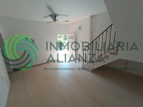 Casa En Arriendo En Pueblo Nuevo. Cod A17010