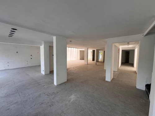 Excelente Y Exclusiva Ubicación Local Comercial / Remodelado