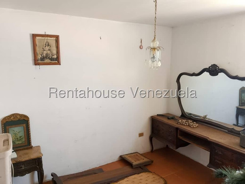 Gisselle Lobo Tiene En Venta Hermoso Apartamento De 95m2 En El Este De Barquisimeto Posee 3 Habitaciones 2 Baños Con Todos Los Servicios Basicos 2 5 2 0 9 9 1