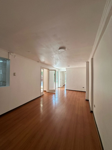Gran Casa Cercana A Colegios, Cine Y Estación Del Metro
