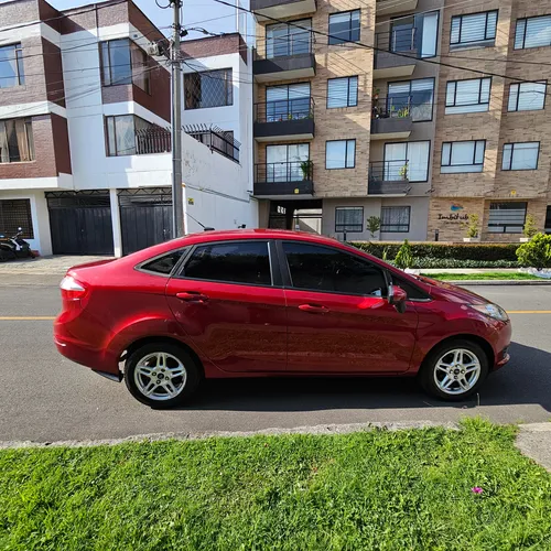 Ford Fiesta 1.6 sedan automático