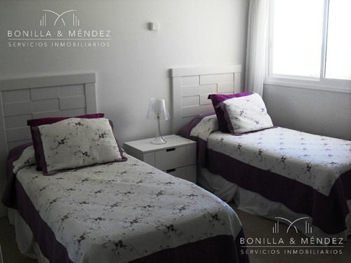 Aquarela, 2 Suites, Toilette, Dependencia De Servicio