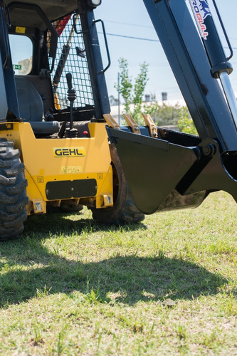 Imagen 5 de 19 de Brazo Retro Fijo Hidrobull - Accesorio Minicargadora Bobcat