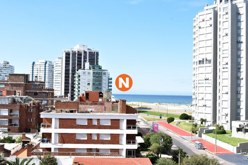 Apartamento Amplio Y Luminoso Mansa, Punta Del Este, 2 Dormitorios.