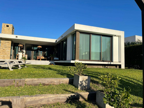 Imagen 23 de 30 de Venta Casa Al Canal Fondo Al Norte Nuevo Quilmes