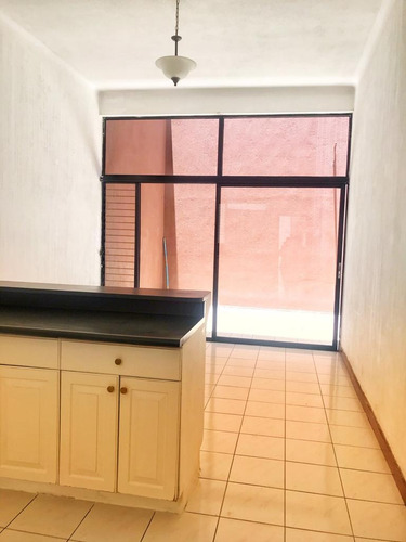 Imagen 4 de 14 de Amplia Casa En Alquiler En Zona 10